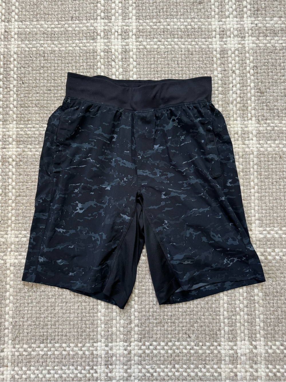 Lululemon The Short linerless 11” the elements cyberspace black print